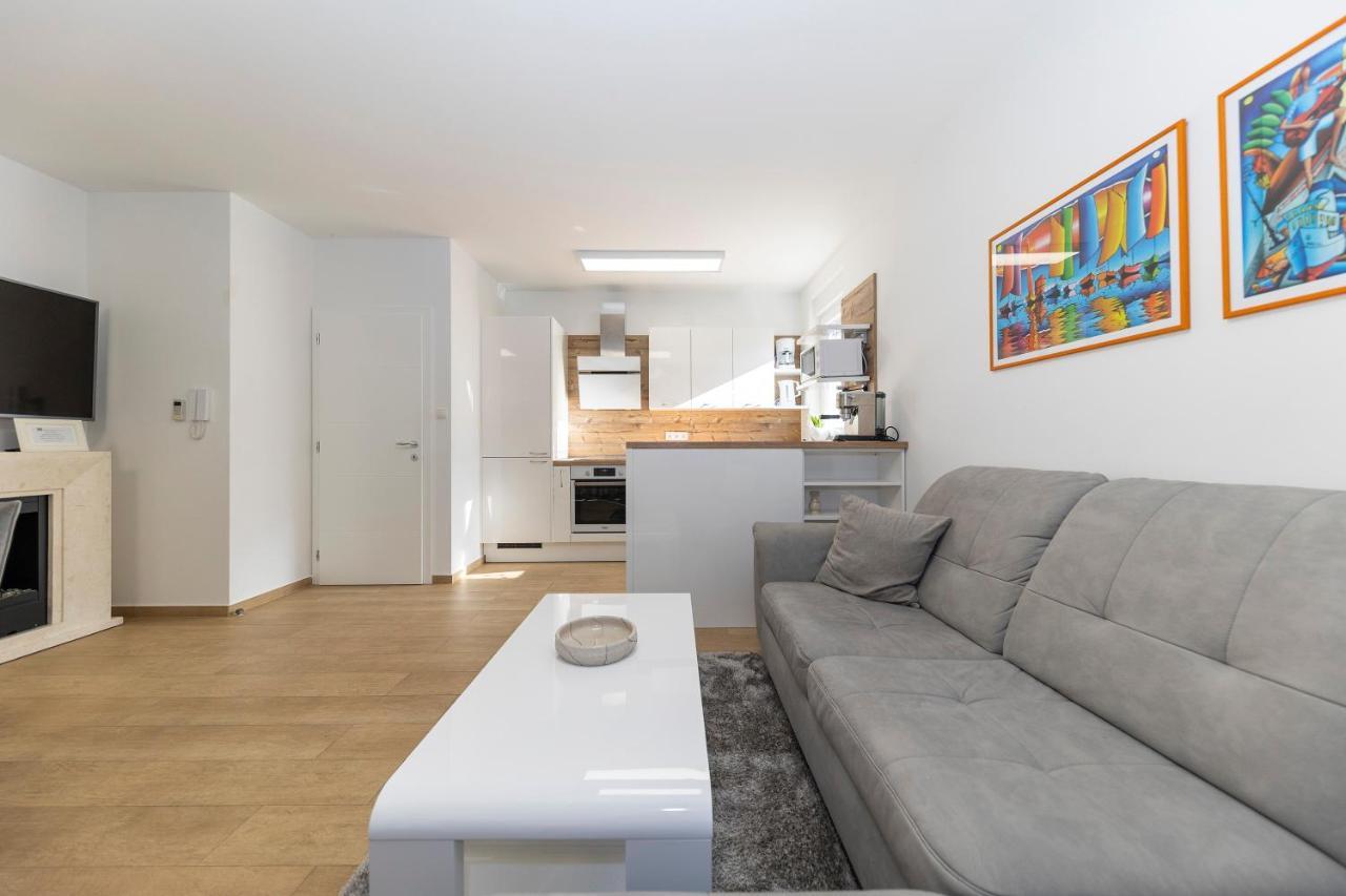 Joy 2 Apartment 诺瓦利娅 外观 照片